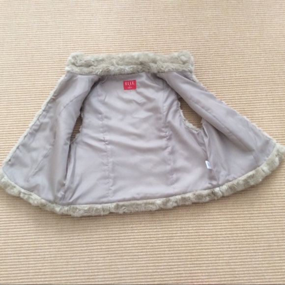 Elle Tan Faux Fur Vest Small - NWOT - Picture 12 of 12